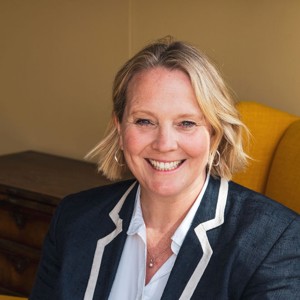 /media/lopbjdmo/sara-smalley-headshot.jpg?v=1dca0148f852510