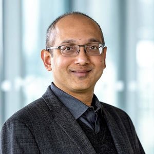 /media/r4mna1il/karthik.jpg?v=1dc5306bafe9d30